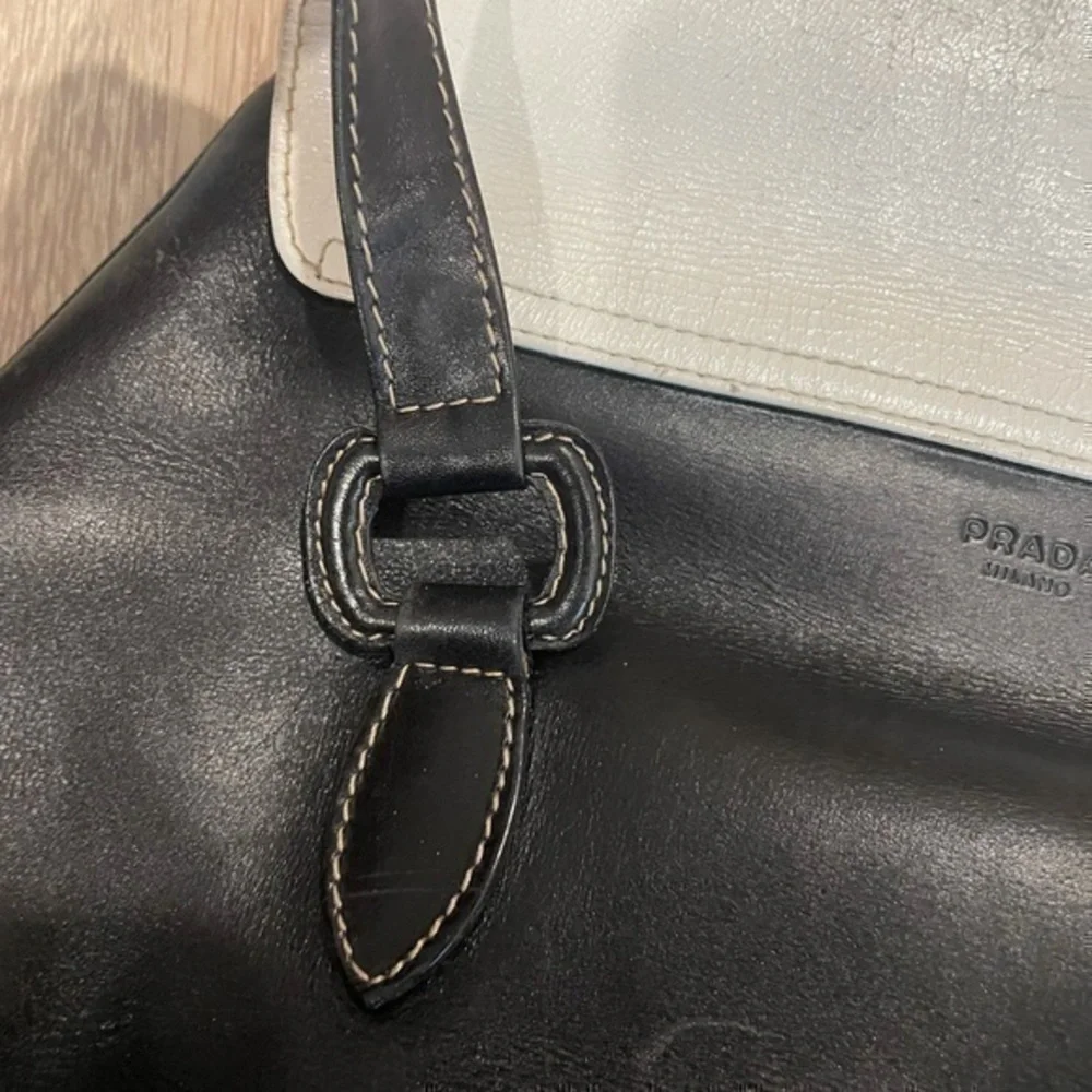 PRADA LEATHER BAG BLACK AND WHITE - Picture 15 of 16